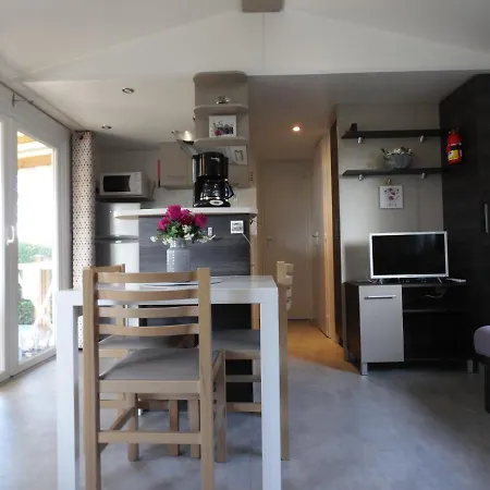 Camping Les Charmettes- 4*