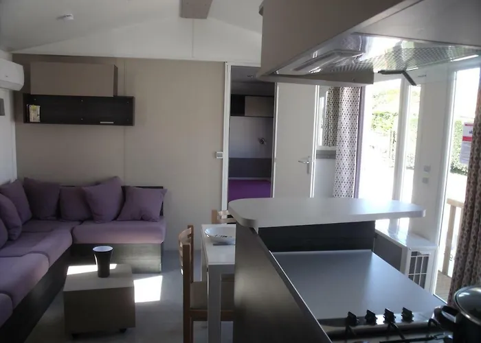 Les Charmettes- Parque de Campismo