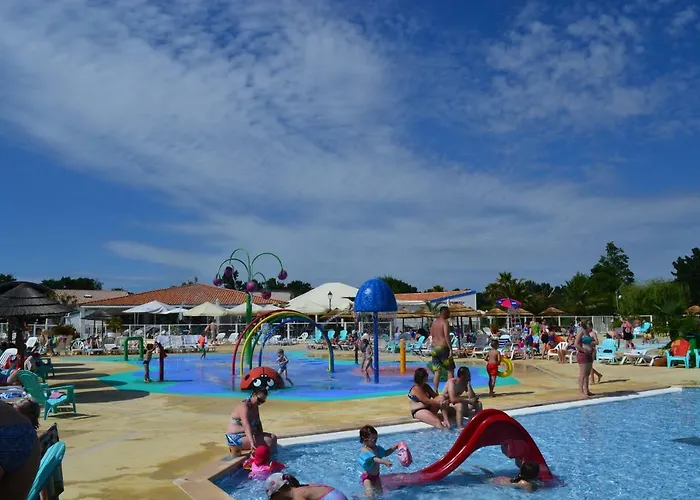 Les Charmettes- Parque de Campismo